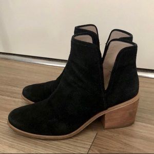 Hinge Black Booties
